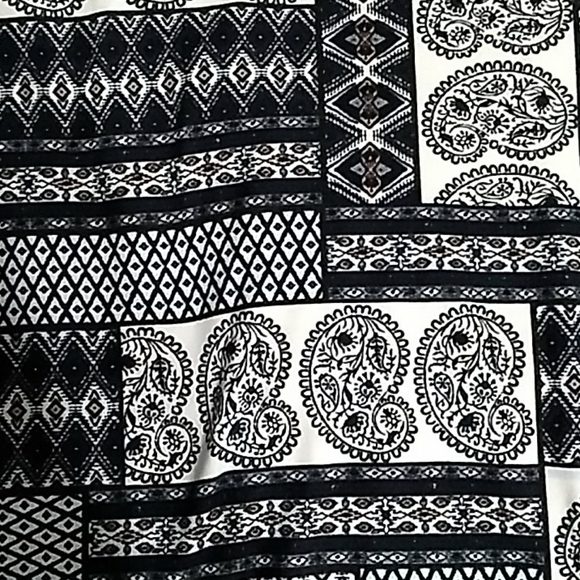 Fitted mid thigh dress - Picture 3 of 3